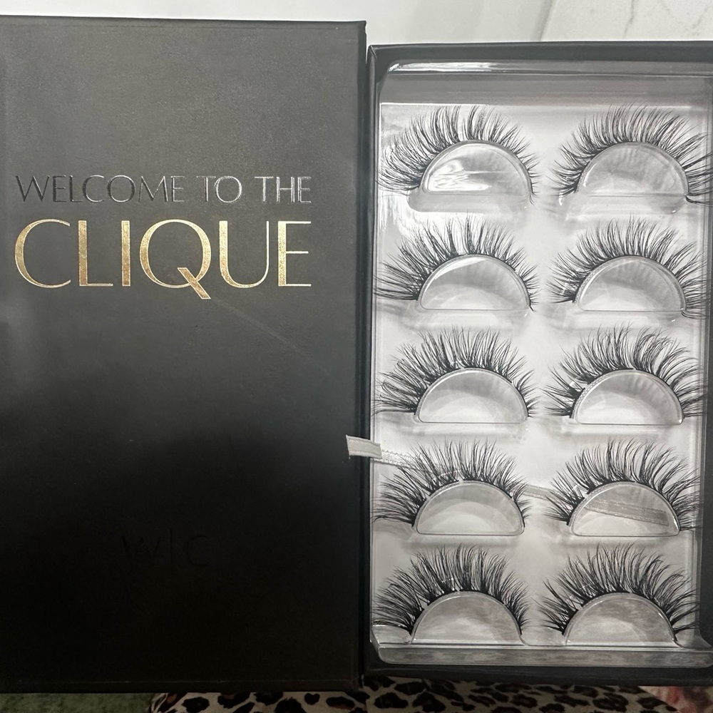 Welcome to the Clique False Eyelashes Set